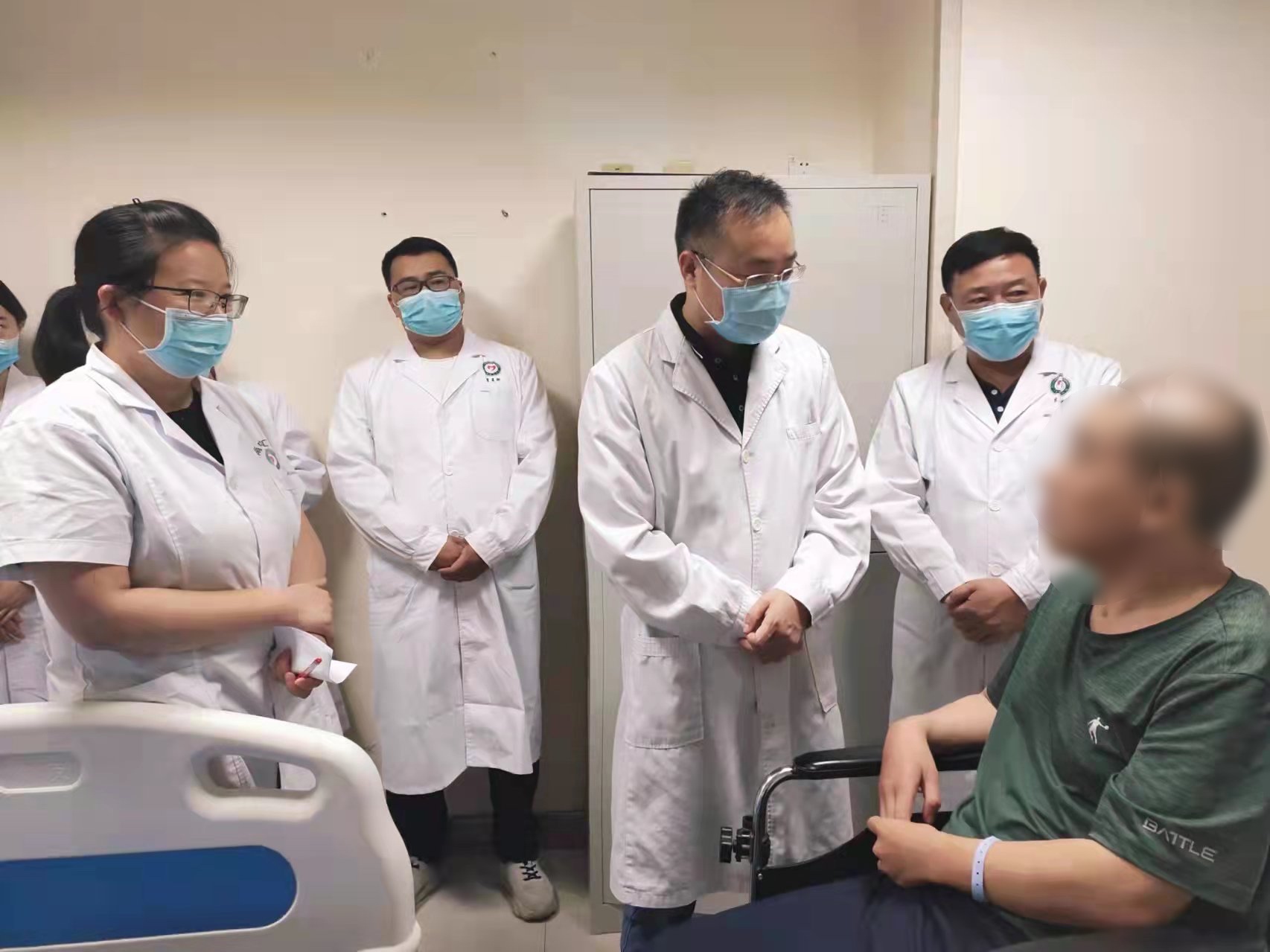 1636099352495036.jpg 主任查房会诊1.jpg